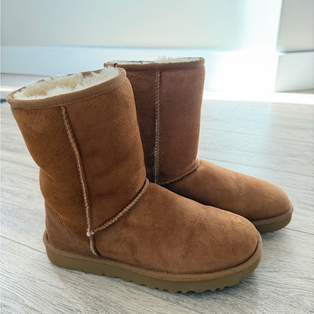 UGG Classic Short Boots | Chestnut | Size 7 | Gently Used